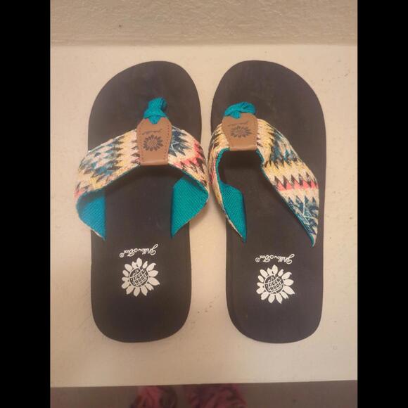 Yellow Box Flip-flops - Picture 1 of 6